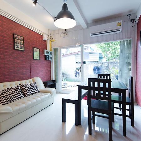 Mana Hostel Bangkok Exterior photo