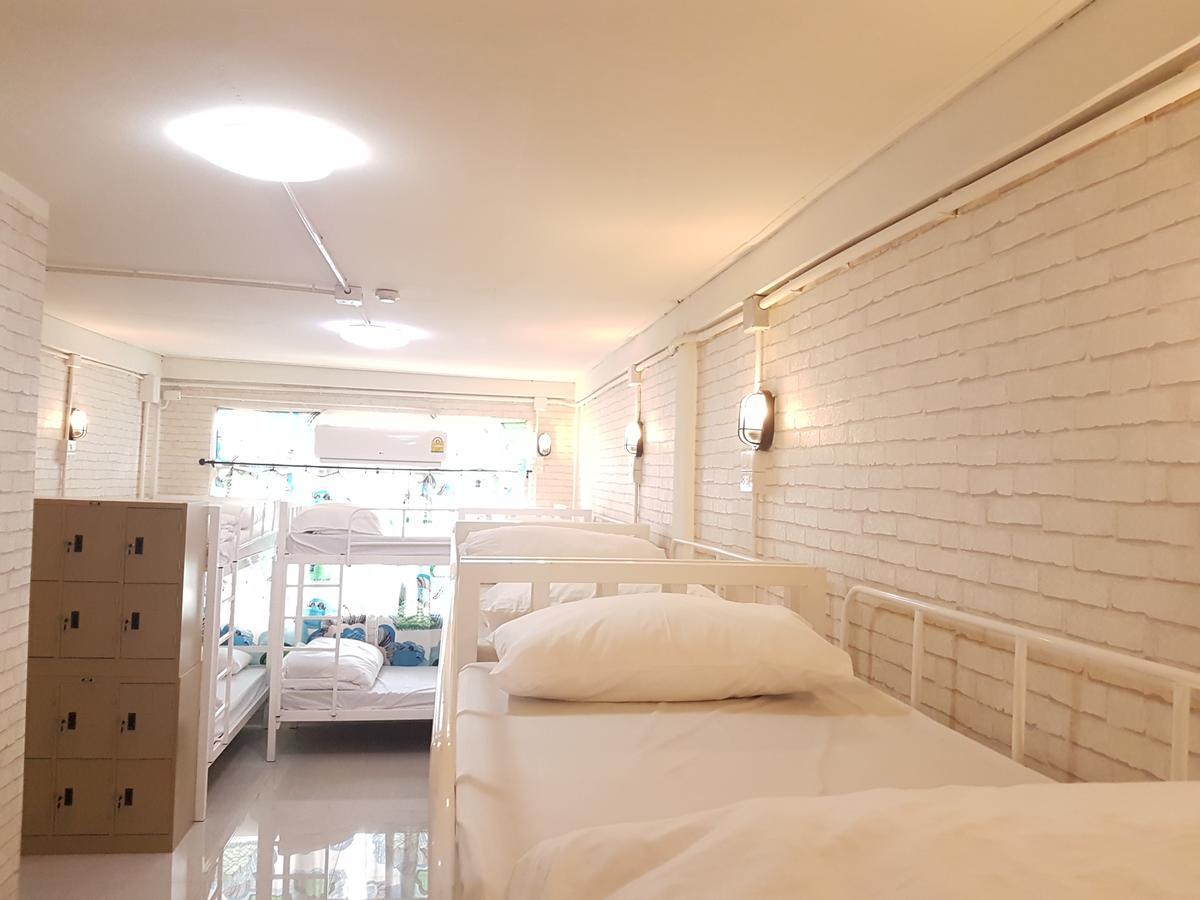 Mana Hostel Bangkok Exterior photo