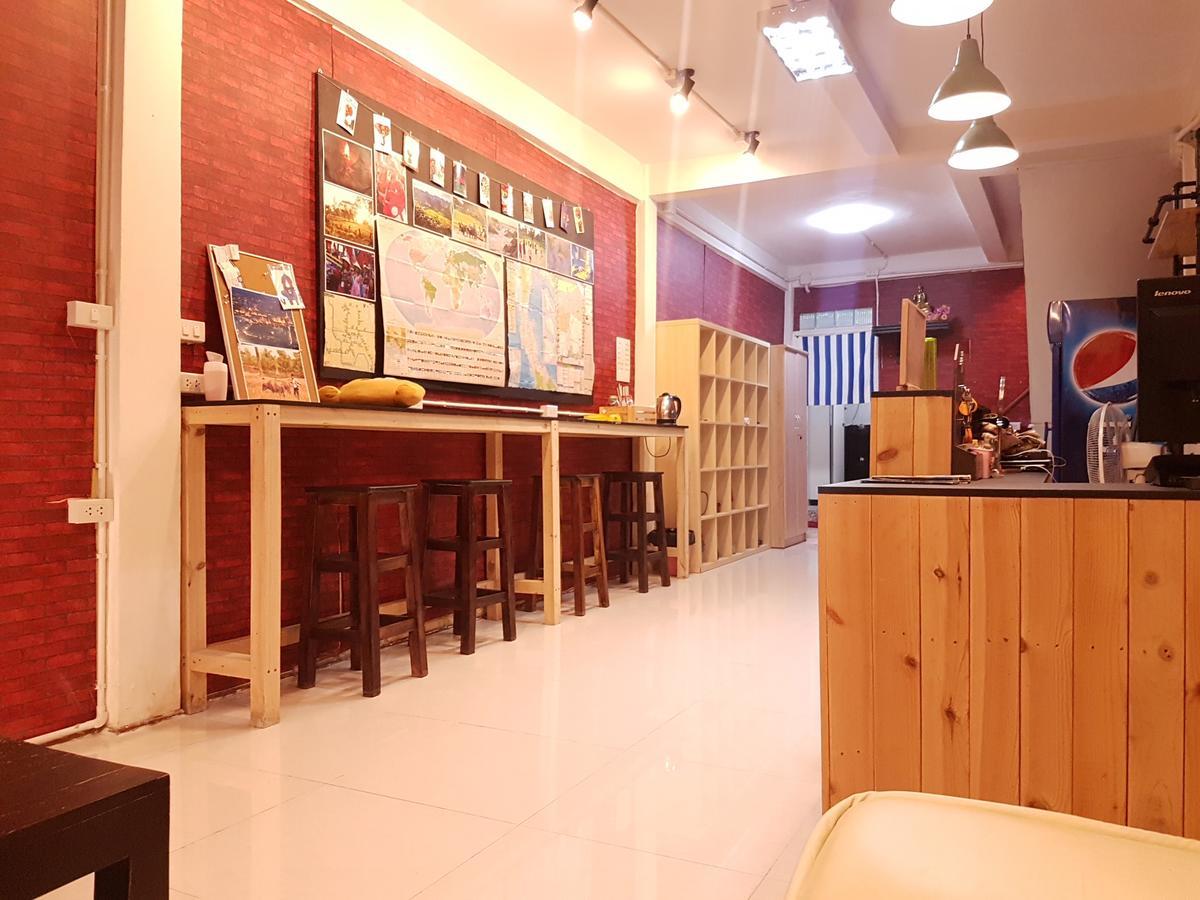 Mana Hostel Bangkok Exterior photo