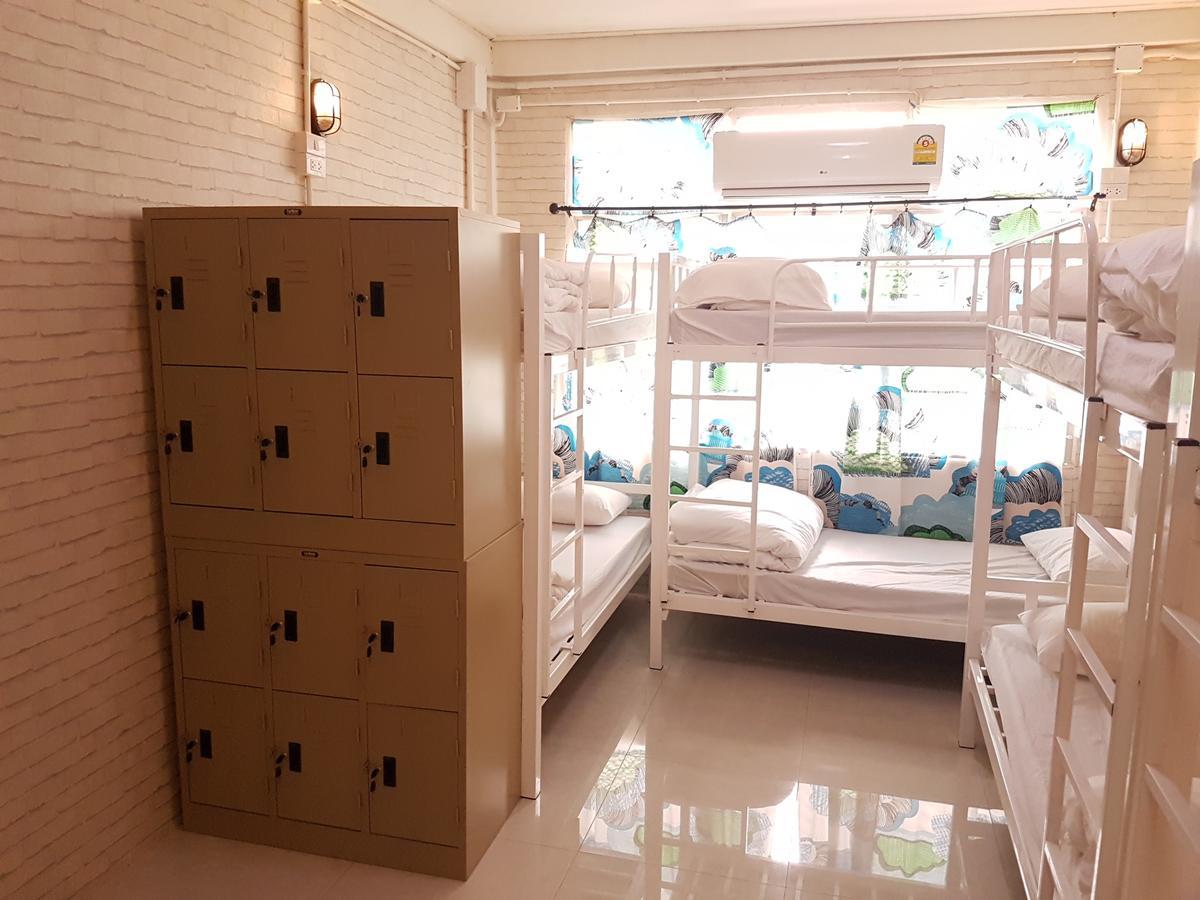 Mana Hostel Bangkok Exterior photo