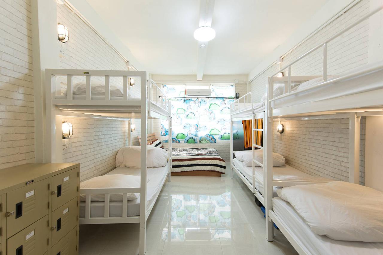 Mana Hostel Bangkok Exterior photo